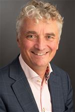 Schuetz, Michael_headshot.1